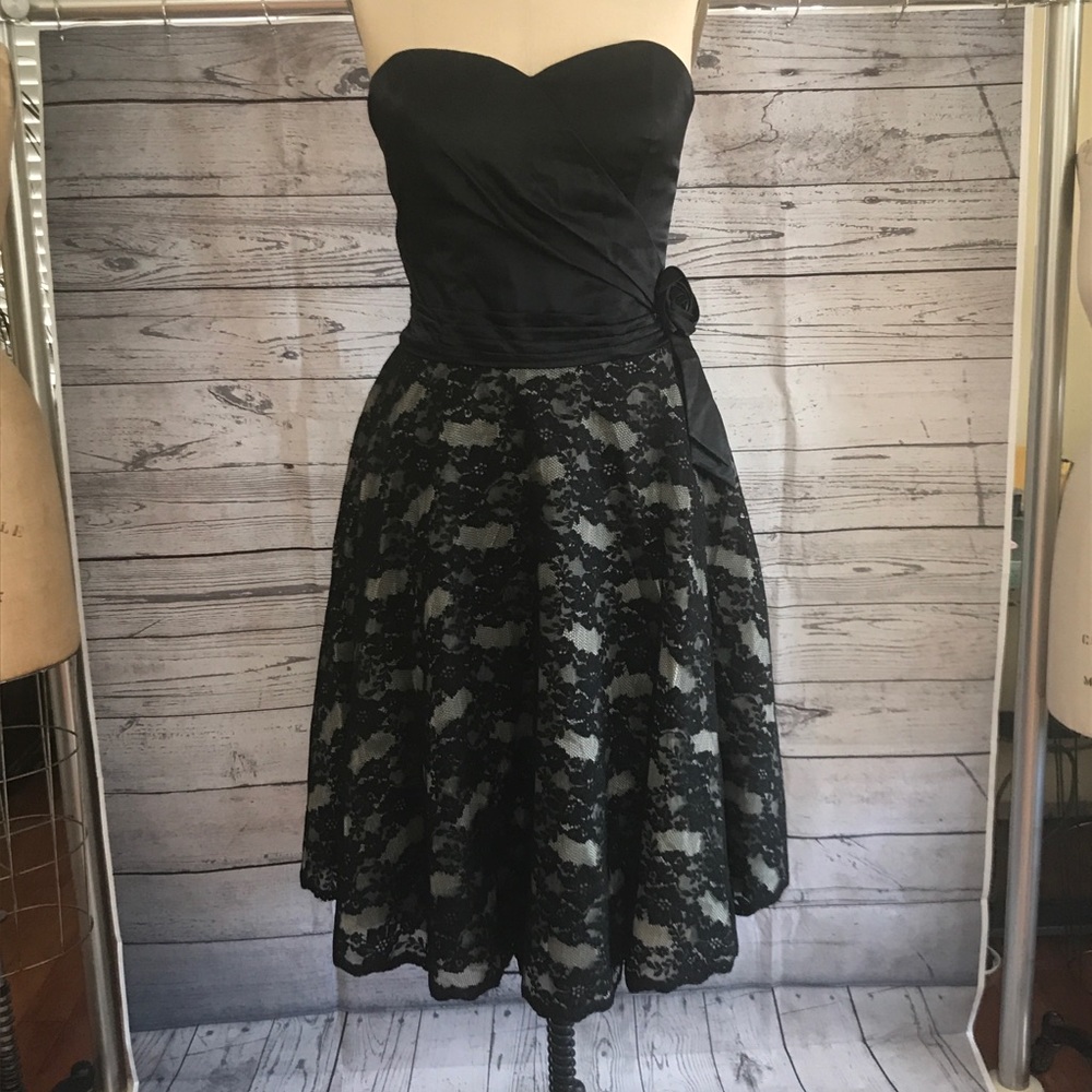 Sweetheart strapless black satin / lace dress - Picture 2 of 4